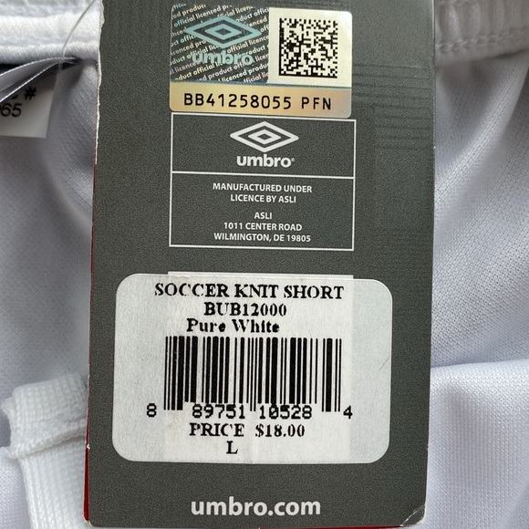 Umbro white soccer shorts.  Youth large. New with tags! - Picture 3 of 3